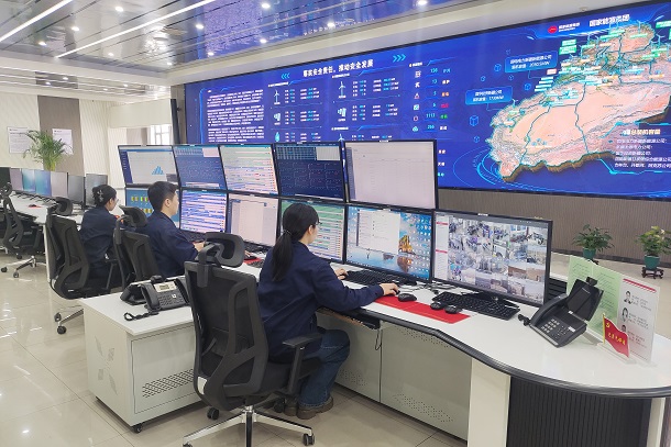 图为新疆电力新能源公司集控中心