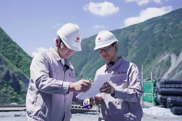 136图为金川水电站党员现场排查